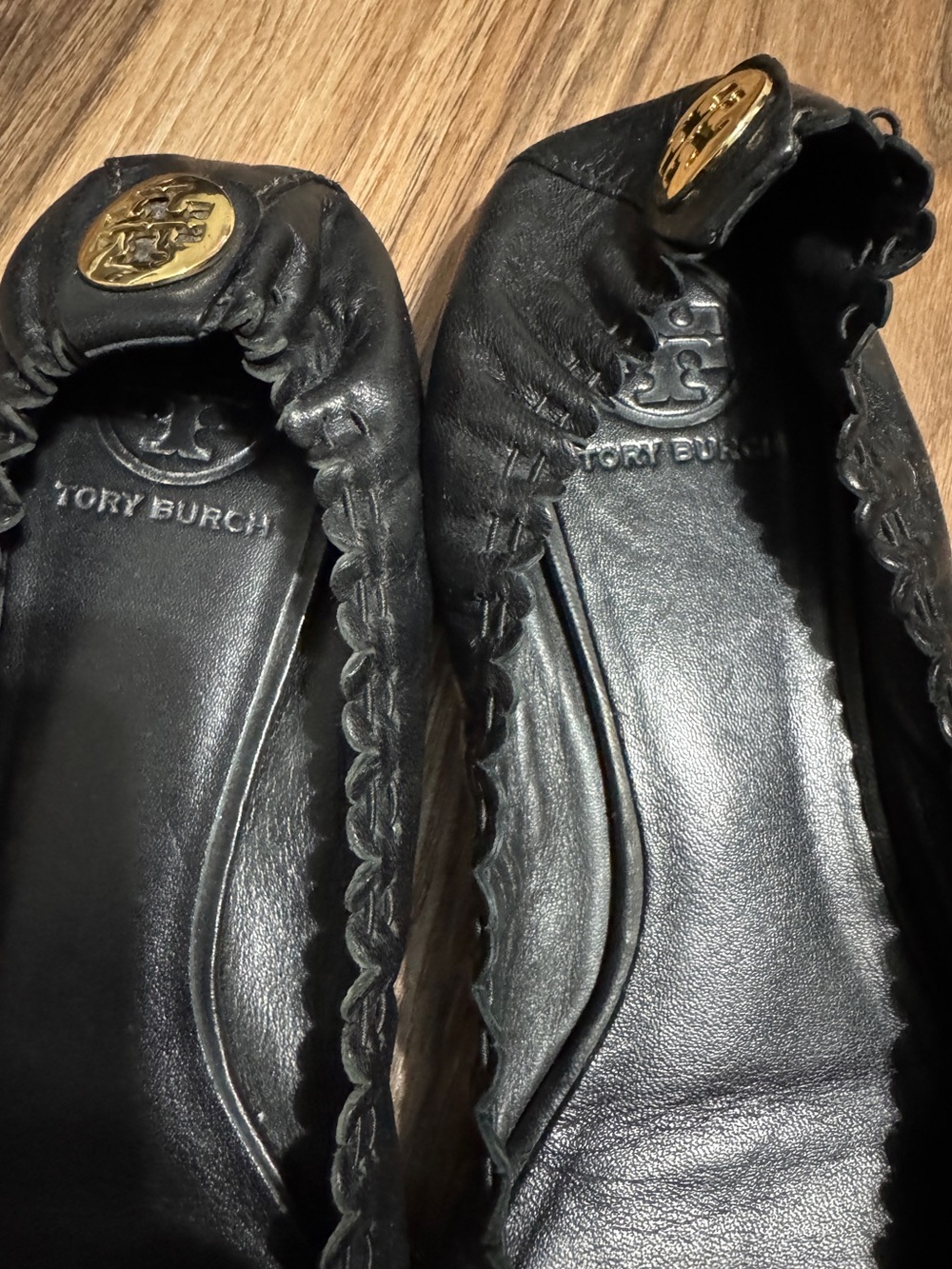 Tory Burch Black Leather Tassel Ballet Flats with Gold Logo Sz. 9.5 - Picture 6 of 9